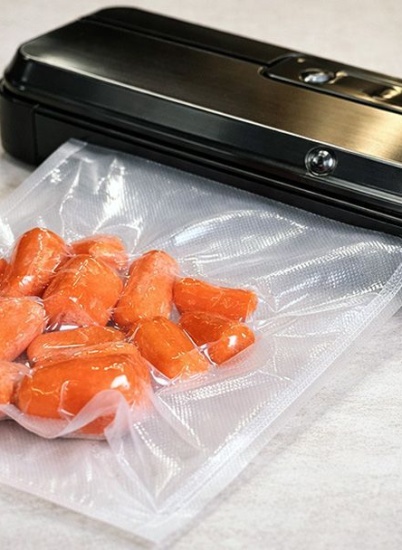 Какой стороной класть пакеты в вакуумный упаковщик: рифлёная или гладкая?